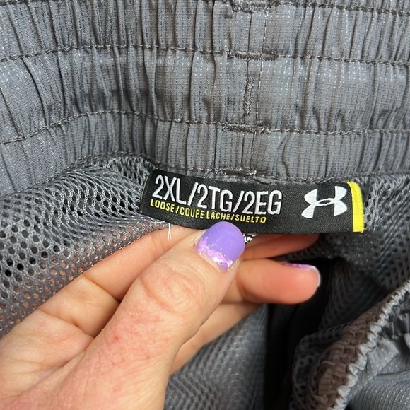 Under Armour Loose Fit Gray Windbreaker Pants- 2XL - Picture 6 of 7